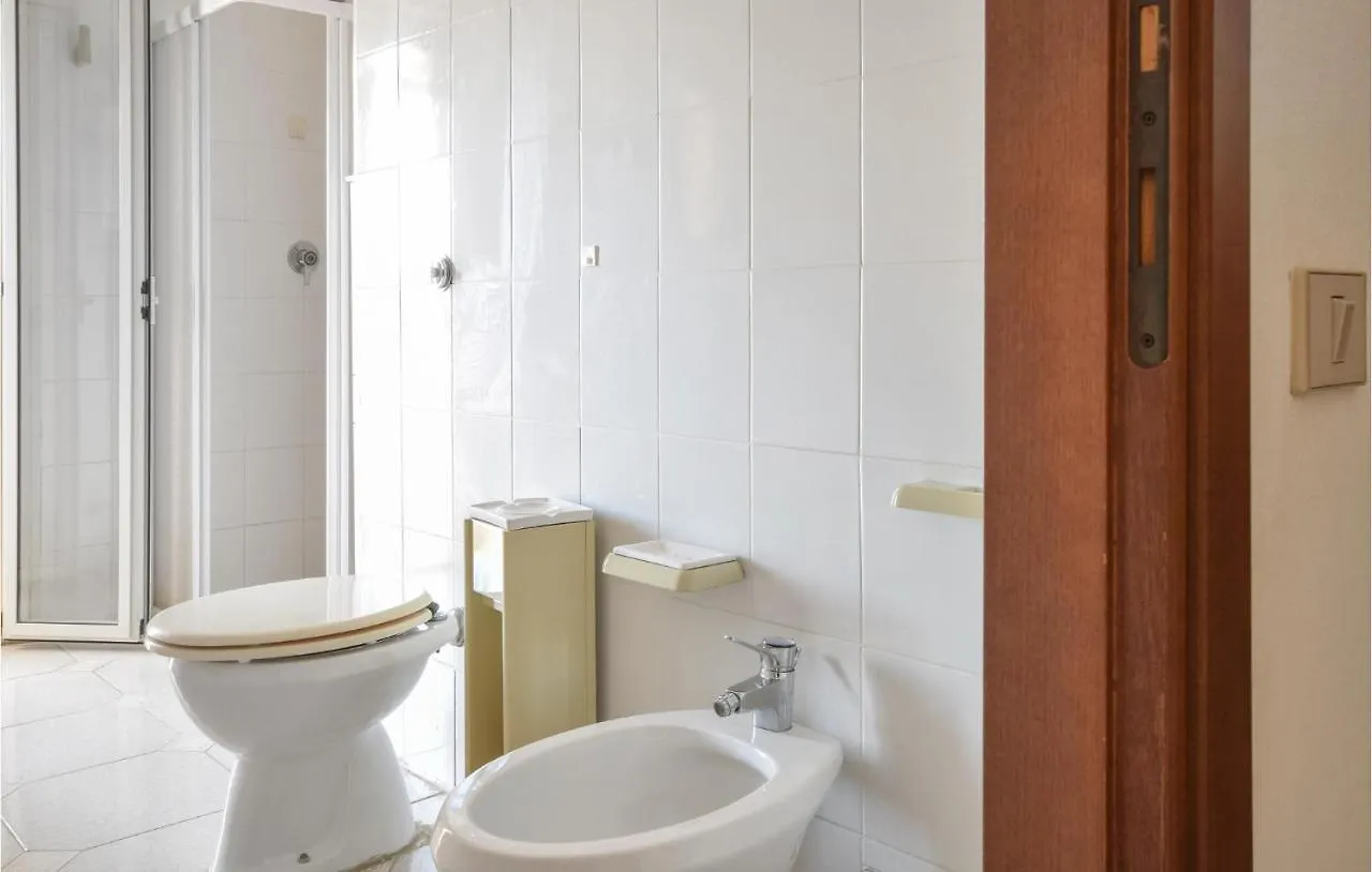 2 Bedroom Awesome Apartment In Villasimius 0*,