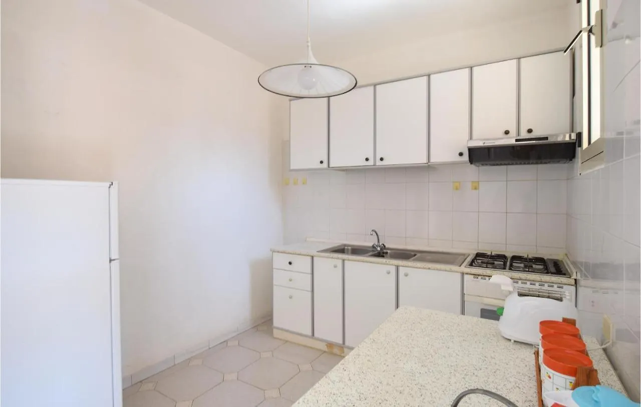 2 Bedroom Awesome Apartment In Villasimius Itália